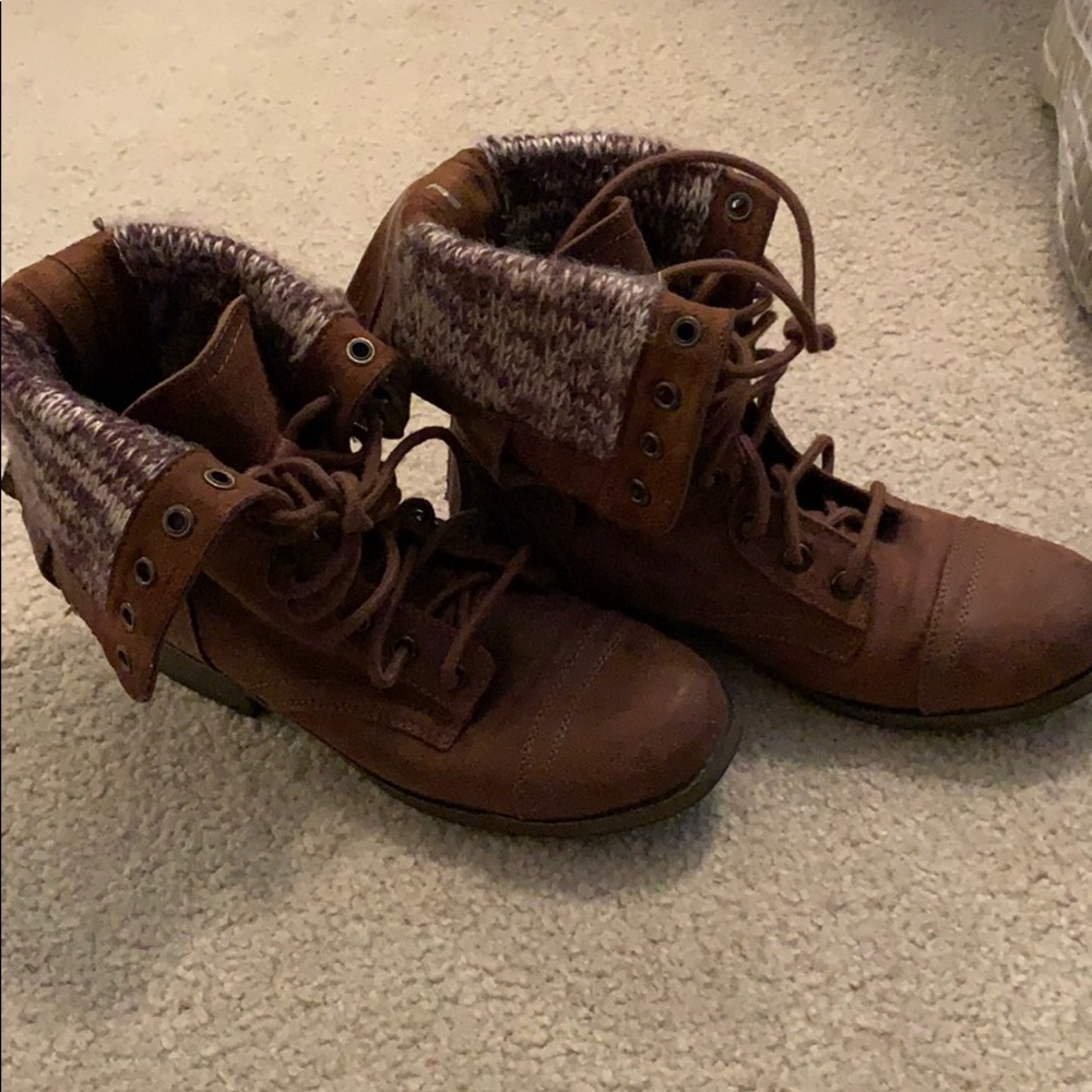 Combat boots